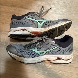 Mizuno Women’s Wave Rider 22 Running Shoes – Size 8